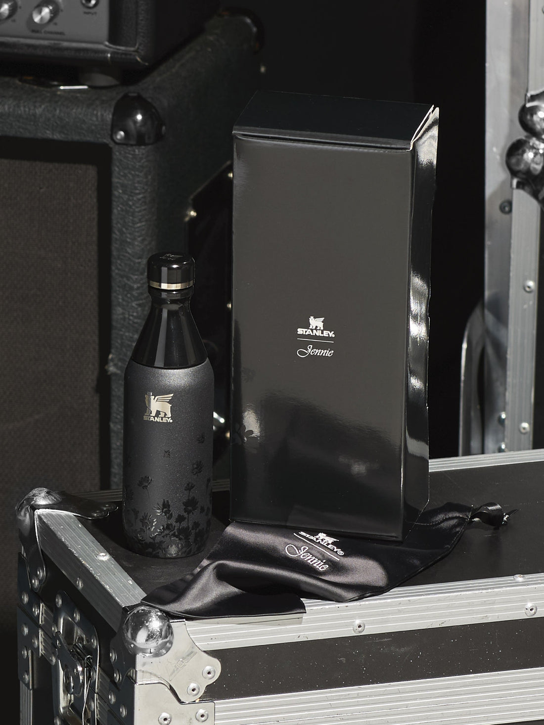 【 STANLEY 1913 攜手全球巨星 JENNIE 推出限量奢華聯名系列 】