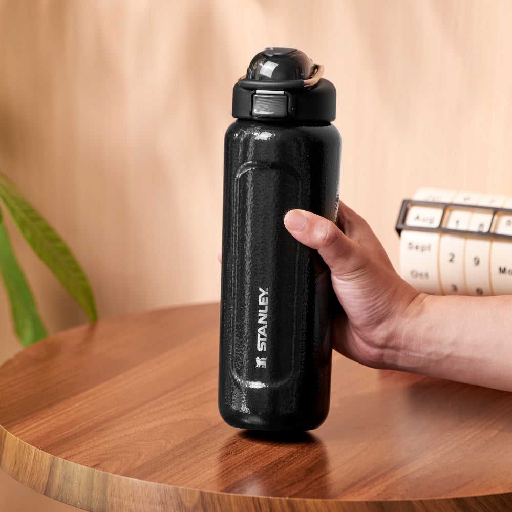 Wellspring 彈蓋提環水壺 | 0.7L | 錘紋黑